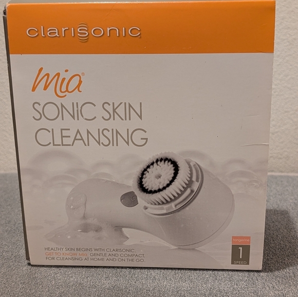 Clarisonic Mia Sonic Skin Cleansing 1 Speed New Sealed Tangerine Color - Picture 1 of 5